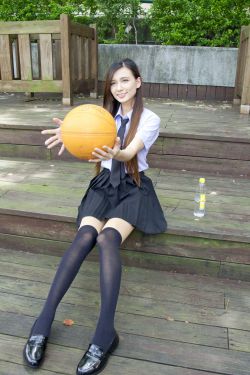 他一边曰一边吃我奶小说免看